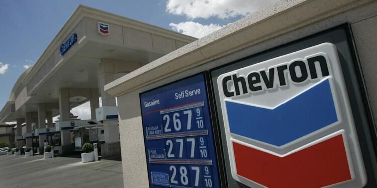 Maduro dice que Chevron recibió autorización de EEUU para retomar operación en Venezuela