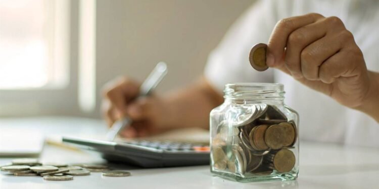 El 63% de los dominicanos tiene una cuenta de ahorro, pero solo el 12% ha podido ahorrar en el último año