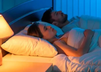 Exposición a la luz artificial en la noche podría aumentar riesgo de sufrir enfermedades cardíacas