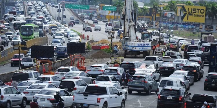 Un caos de más de tres años: La ampliación en el kilómetro 9 de la Autopista Duarte.