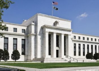 Reserva Federal de EE.UU. mantiene estables las tasas de interés, a pesar de las presiones de Trump