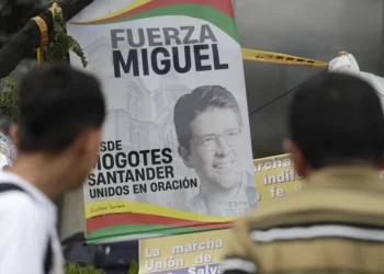 El senador colombiano Uribe Turbay, muestra mejora clínica y comienza la rehabilitación neurológica