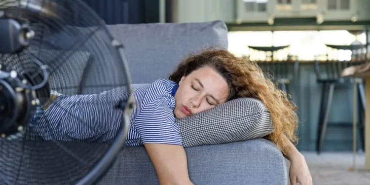 Qué dice la psicología de las personas que prefieren quedarse en casa todo el fin de semana