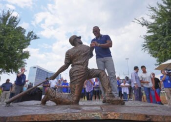 El inmortal Adrian Beltré ahora tiene una estatua en Arlington