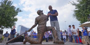 El inmortal Adrian Beltré ahora tiene una estatua en Arlington