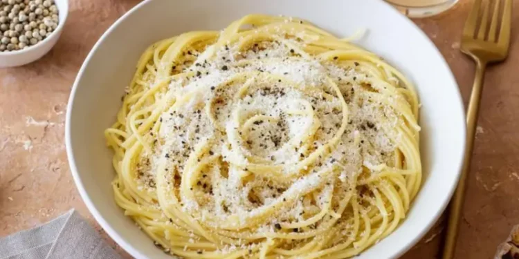 Cacio e pepe: la receta de pasta de una popular web británica que indigna a Italia