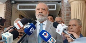 Comerciantes advierten alza de precios en productos por aumento del dólar