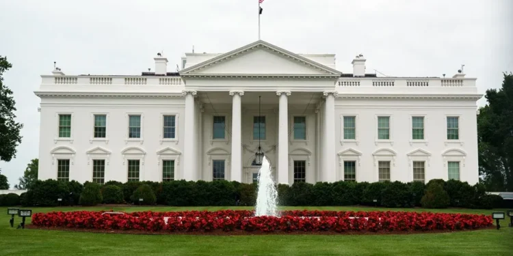 EE.UU. verifica a más de 55 millones de personas con visas válidas por posibles infracciones