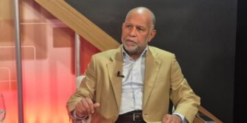 Eduardo Hidalgo asegura maestros y estudiantes prefieren estar en el infierno antes que en aulas móviles