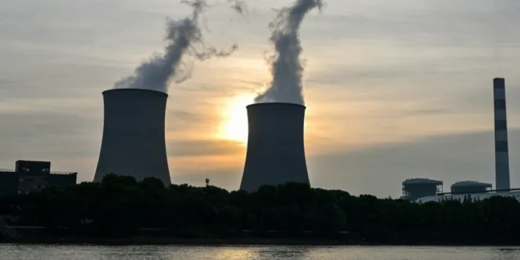 Crece en China uso de carbón para energía pese a récord de fuentes renovables