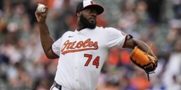 Félix Bautista enfrenta larga recuperación tras cirugía de hombro