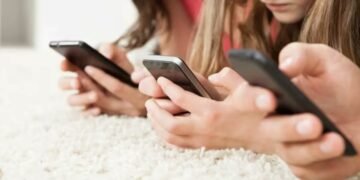 El exceso de tiempo ante las pantallas amenaza la salud cardíaca de los jóvenes