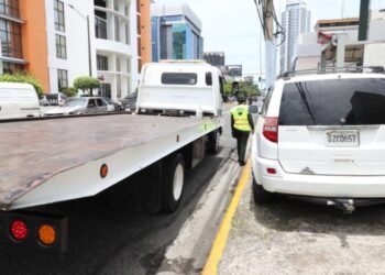 Conductores que se estacionen mal deberán pagar 5 mil pesos