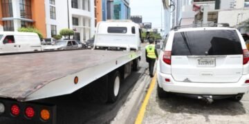 Conductores que se estacionen mal deberán pagar 5 mil pesos