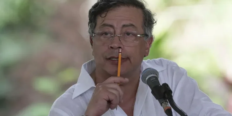 La ‘paz total’, buque insignia de Petro en Colombia, hace agua a un año de que finalice su mandato