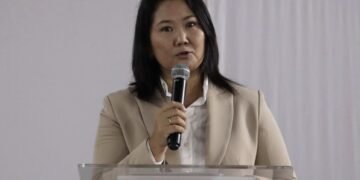 Keiko Fujimori afirma que Petro se ha inventado conflicto con Perú y le llama guerrillero