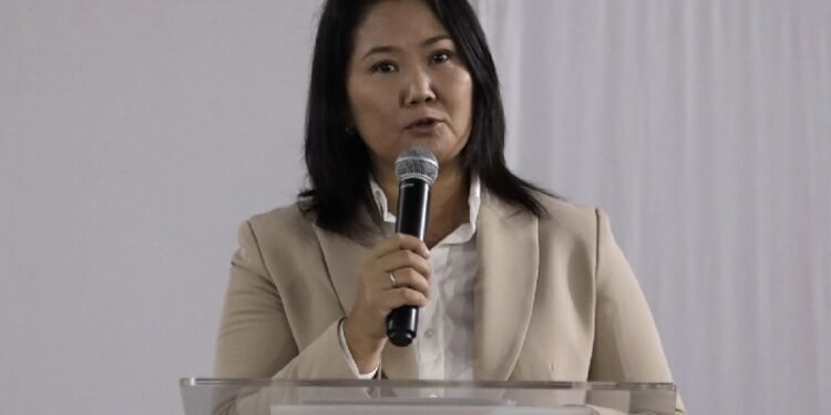 Keiko Fujimori afirma que Petro se ha inventado conflicto con Perú y le llama guerrillero