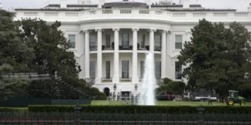 La Casa Blanca utiliza la publicidad de la turoperadora Jet2Holidays para ilustrar su campaña de deportaciones