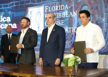 Asociación de Cruceros de Florida y el Caribe (FCCA) y República Dominicana firman acuerdos de turismo de cruceros.