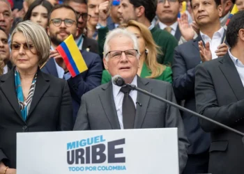 Padre del senador colombiano asesinado Miguel Uribe aspirará a la Presidencia para combatir las injusticias