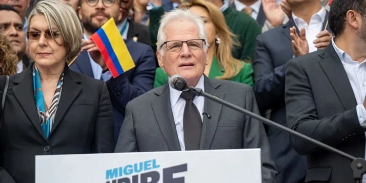 Padre del senador colombiano asesinado Miguel Uribe aspirará a la Presidencia para combatir las injusticias