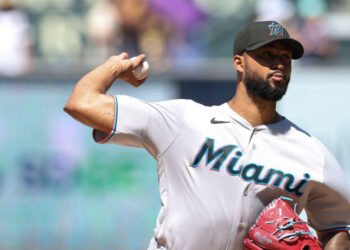 Sandy Alcántara, feliz por recuperar dominio y seguir con Marlins