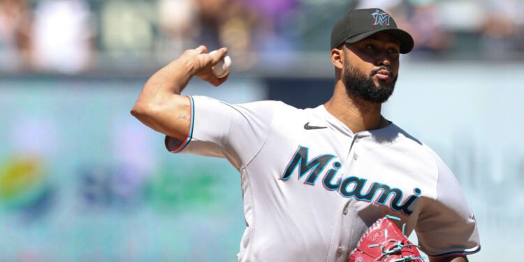 Sandy Alcántara, feliz por recuperar dominio y seguir con Marlins