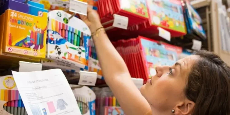 Padres no podrán cubrir gastos regreso a clases