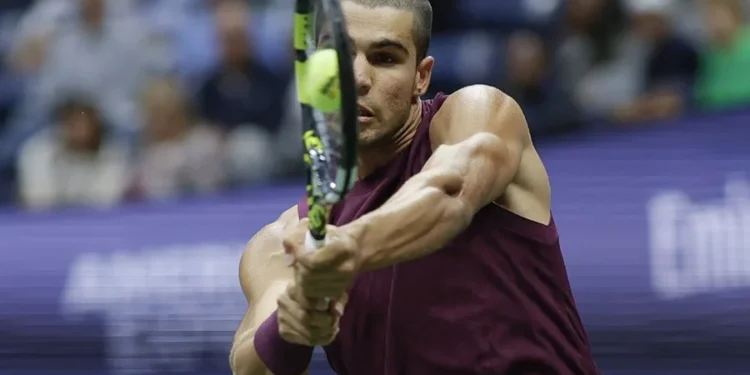 Alcaraz, Djokovic y Sabalenka avanzan a tercera ronda en el Abierto de Estados Unidos