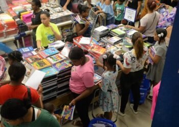 Gastos escolares desbordan presupuesto de las familias dominicanas