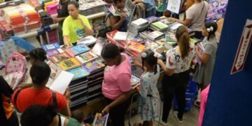 Gastos escolares desbordan presupuesto de las familias dominicanas