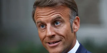 Macron desconfía de la «voluntad de paz» de Putin y ve a Rusia como «una amenaza para los europeos»