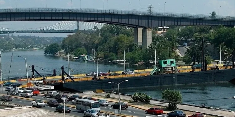Obras públicas informa que cerrará temporalmente el puente flotante