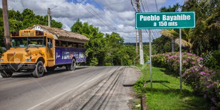 Reclaman ampliación de la carretera hacia comunidad de Bayahíbe