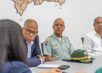 Gobierno discute apoyo a colegios privados en implementación de transporte escolar