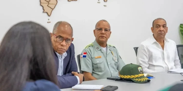 Gobierno discute apoyo a colegios privados en implementación de transporte escolar