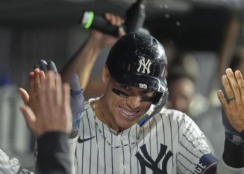 Judge alcanza a DiMaggio en la lista de jonroneros de Yankees, que doblegan 9-3 a Tigres