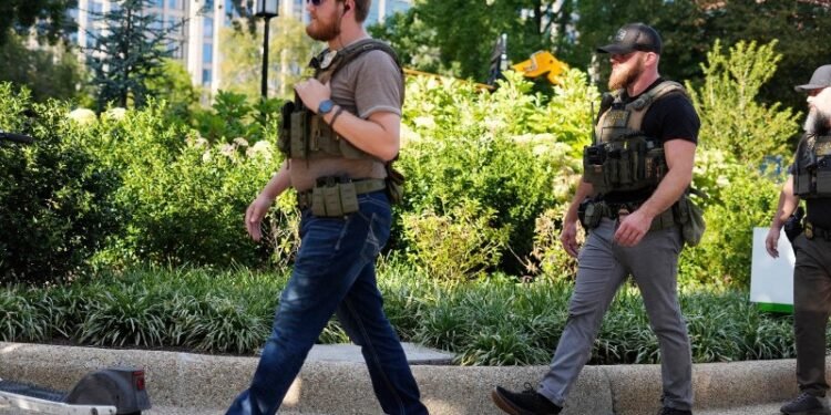 Hijos de inmigrantes dejan de ir a la escuela por temor a ICE