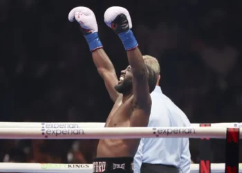 Crawford derrota al ‘Canelo’ Álvarez por unánimidad y le arrebata sus títulos mundiales de boxeo