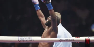 Crawford derrota al ‘Canelo’ Álvarez por unánimidad y le arrebata sus títulos mundiales de boxeo