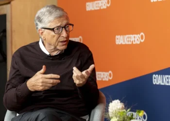 Bill Gates defiende «la verdad sobre las vacunas»: Gracias a ellas mueren menos niños