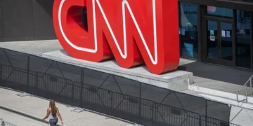 Los medios estadounidenses, un ecosistema concentrado y polarizado y amenazado por Trump