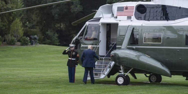 EEUU acusa a un hombre de apuntar con puntero láser al helicóptero de Trump