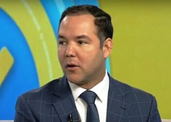 Comprando energía cara para botarla