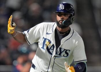 El dominicano Caminero sigue encendiendo a los enrachados Rays