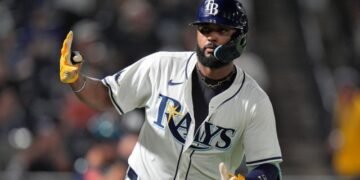 El dominicano Caminero sigue encendiendo a los enrachados Rays