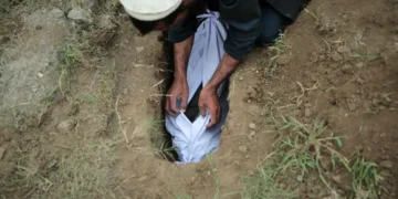 Los talibanes confirman más de 1.400 muertos y 3.100 heridos tras el terremoto en Afganistán