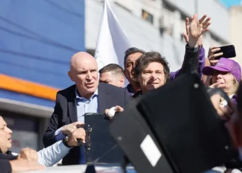 Seis de cada diez argentinos desaprueba la gestión de Milei, según una encuesta