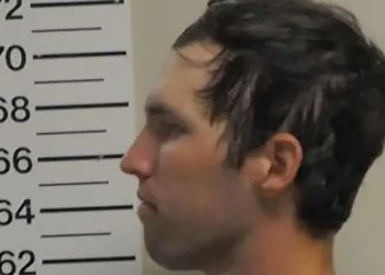 «Mira debajo del teclado»: los mensajes con los que Tyler Robinson le confesó a su pareja que había disparado contra Charlie Kirk