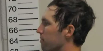 «Mira debajo del teclado»: los mensajes con los que Tyler Robinson le confesó a su pareja que había disparado contra Charlie Kirk